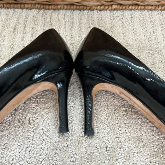 Kate Spade Black Patent Leather Pumps with Gold Bow Size 6.5 - Picture 9 of 13